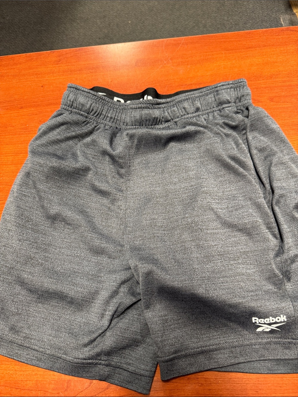 Reebok shorts small // 100487